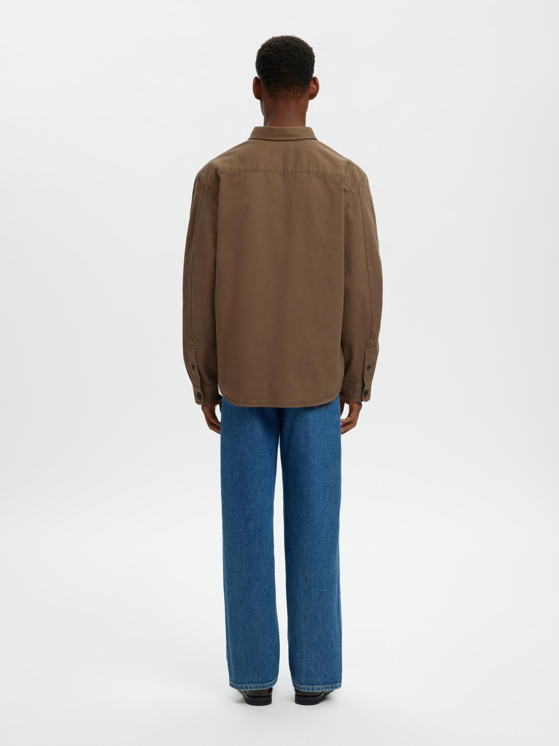 model_shot-back