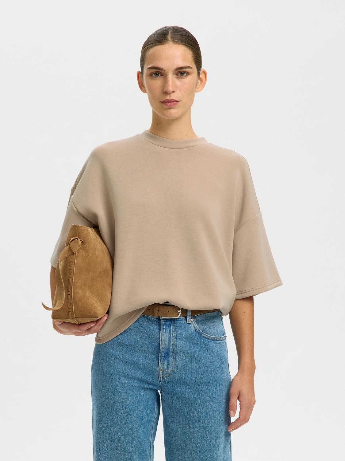 model_shot-front