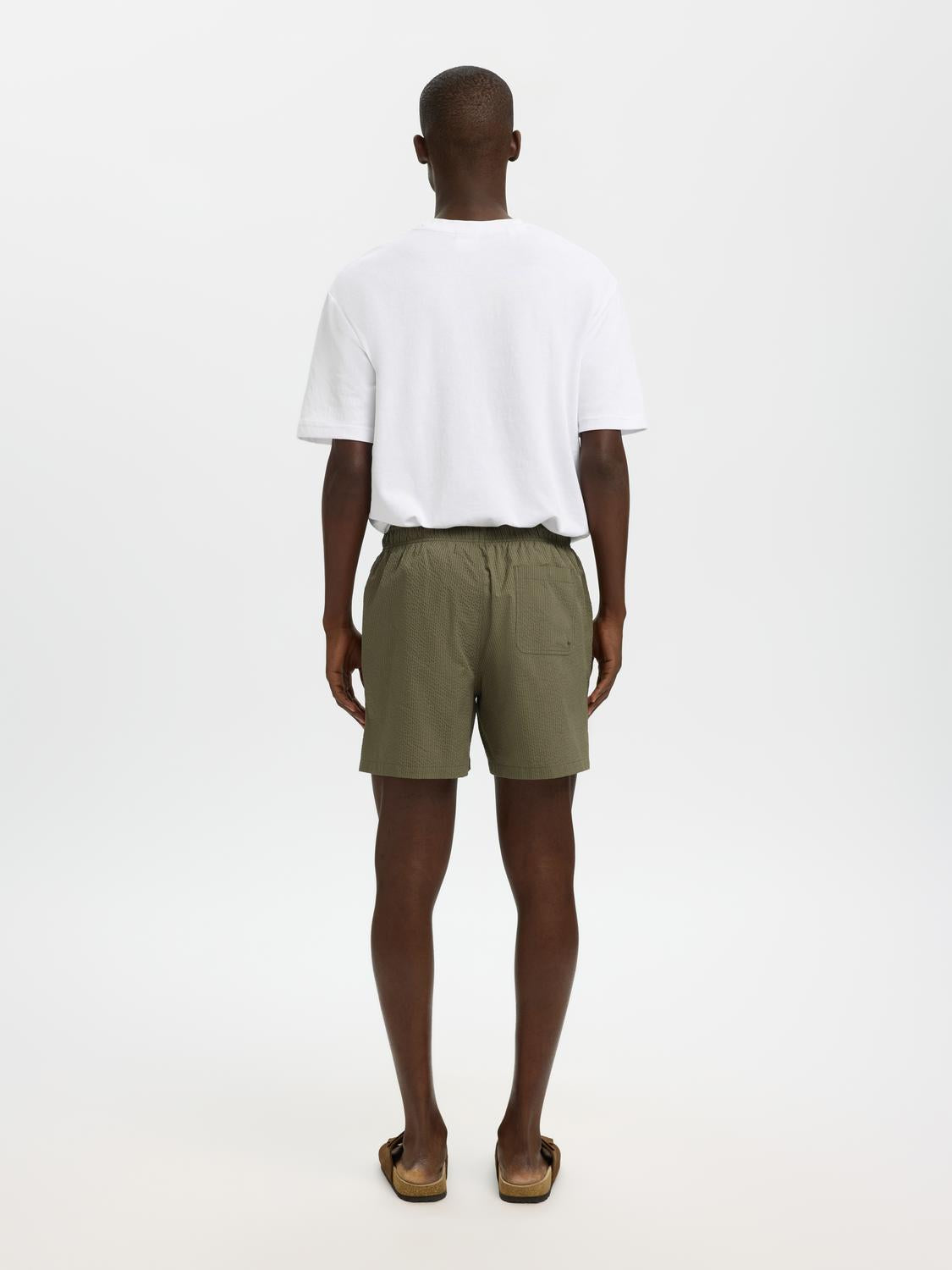 model_shot-back