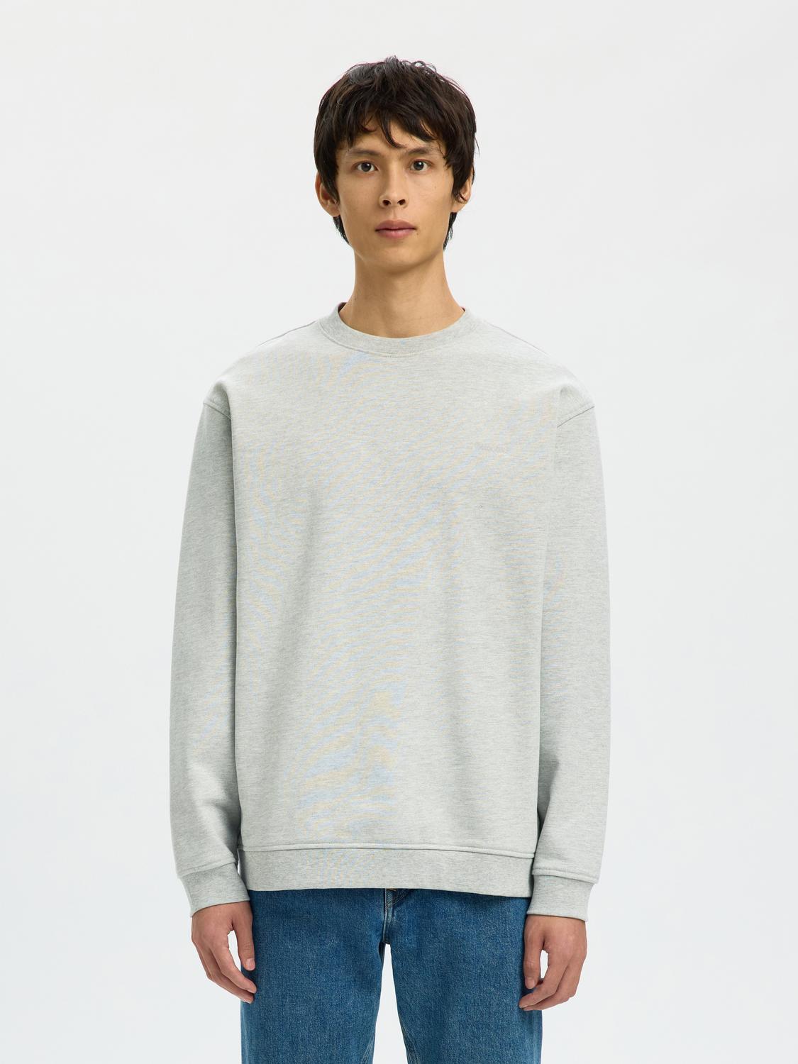 model_shot-front