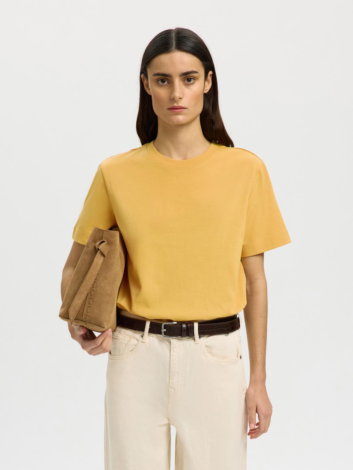 model_shot-front