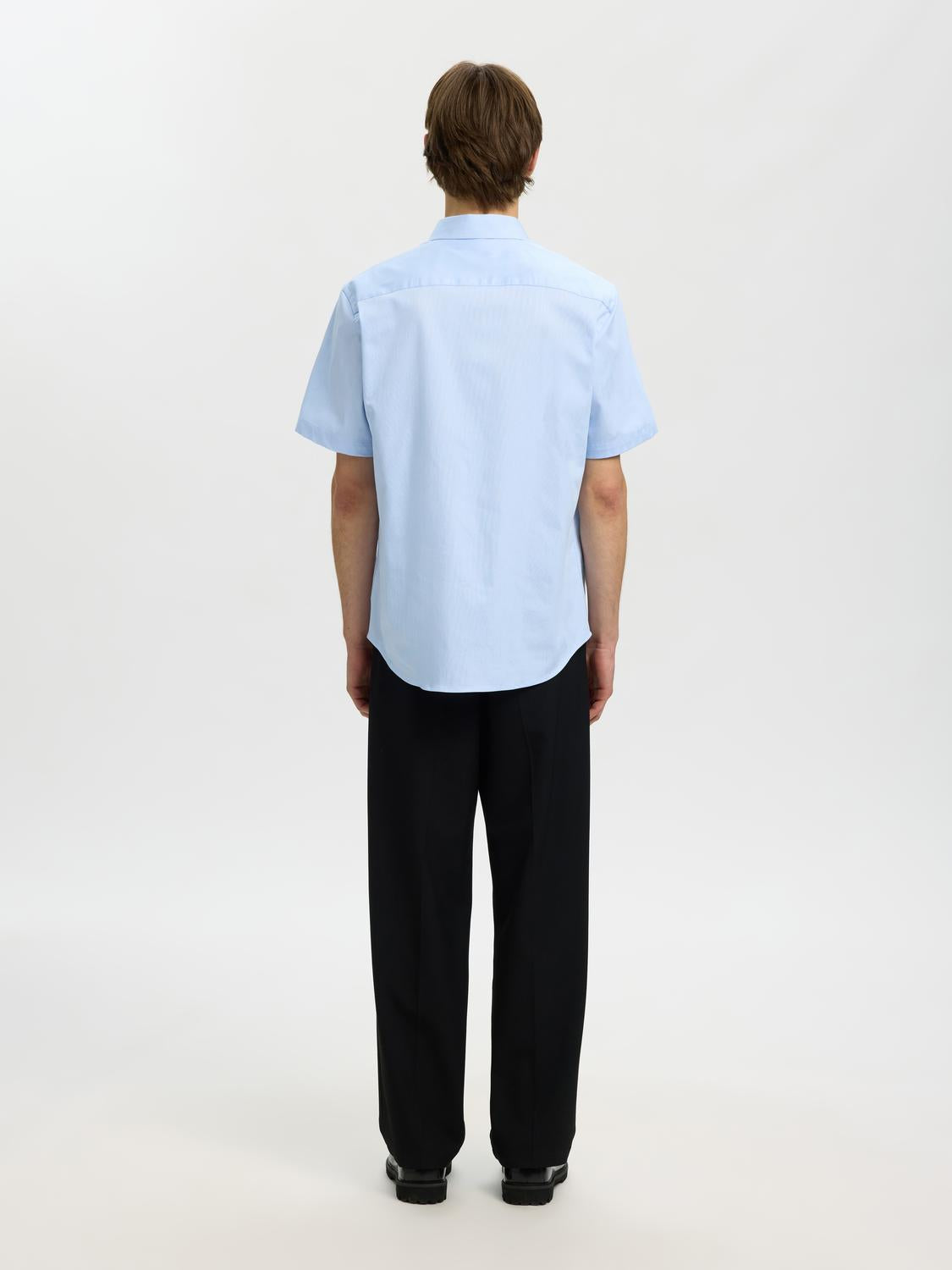 model_shot-back
