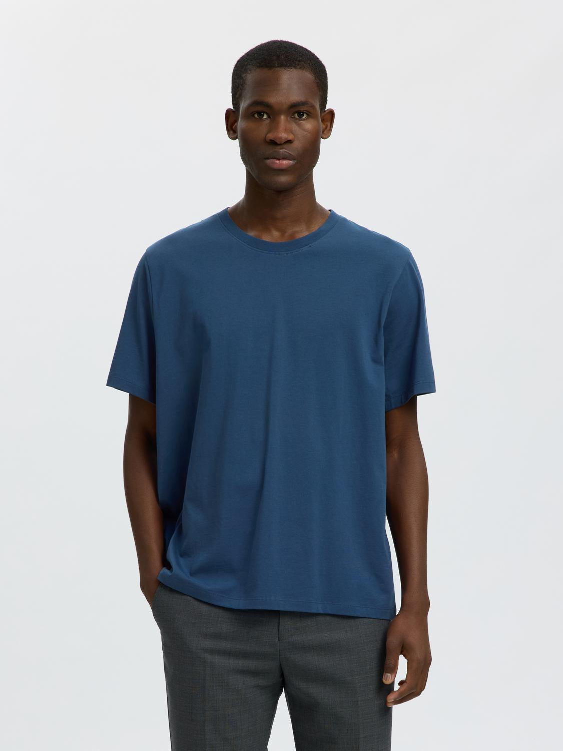 model_shot-front