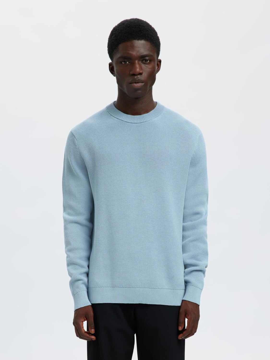 model_shot-front