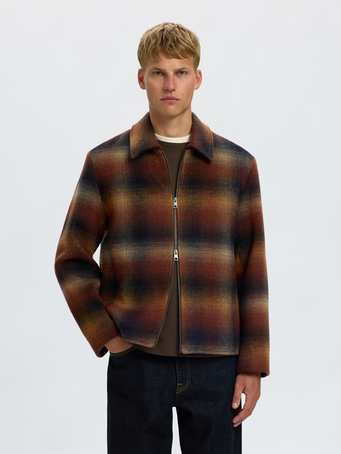 model_shot-front