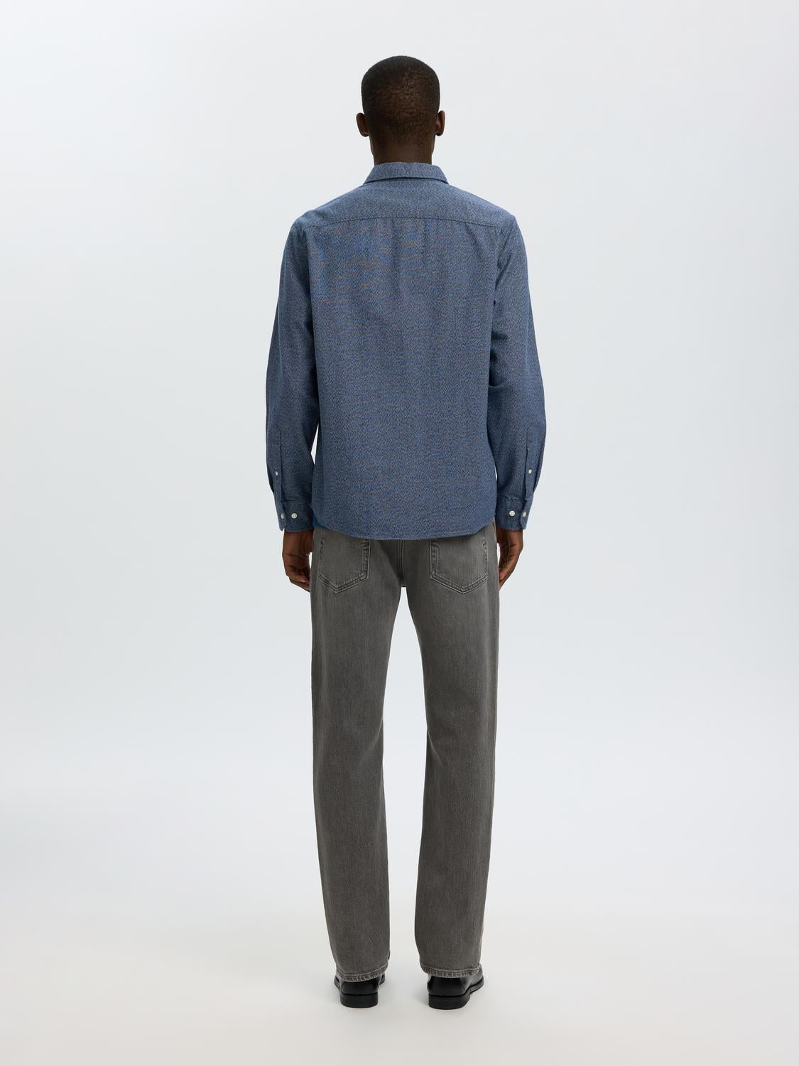 model_shot-back