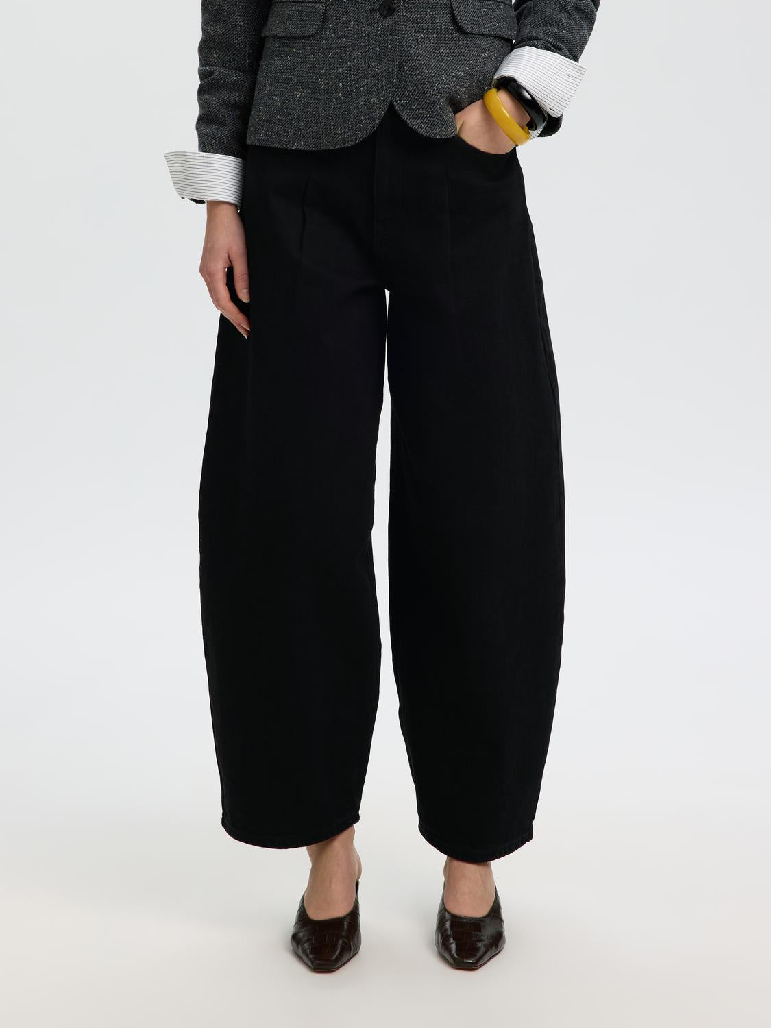 model_shot-front