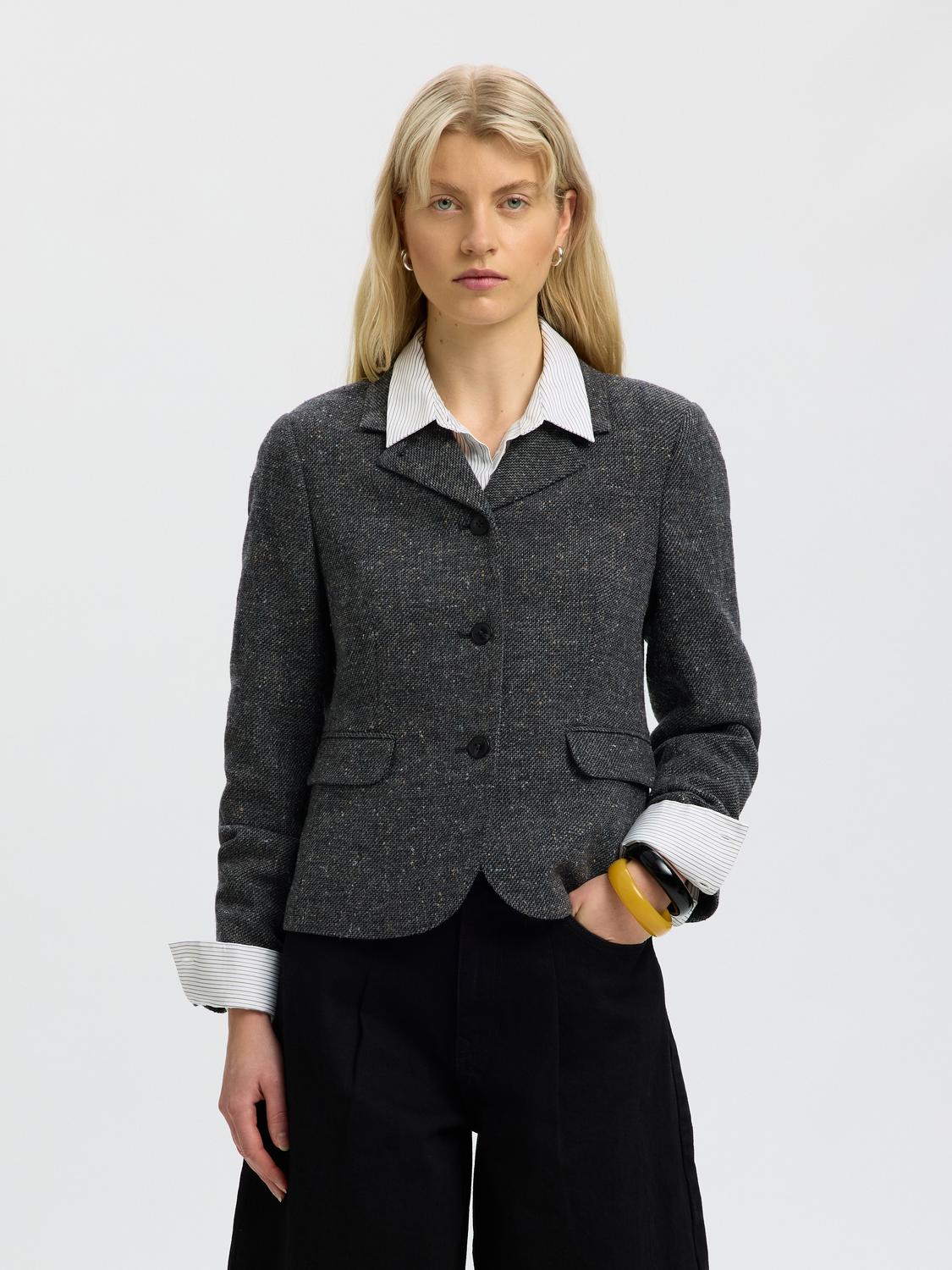model_shot-front