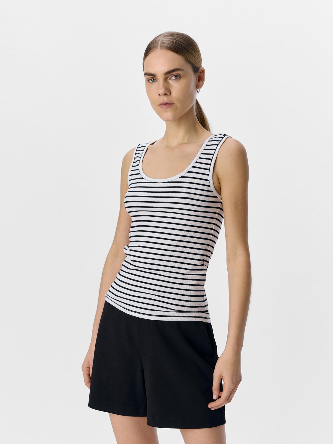 model_shot-front
