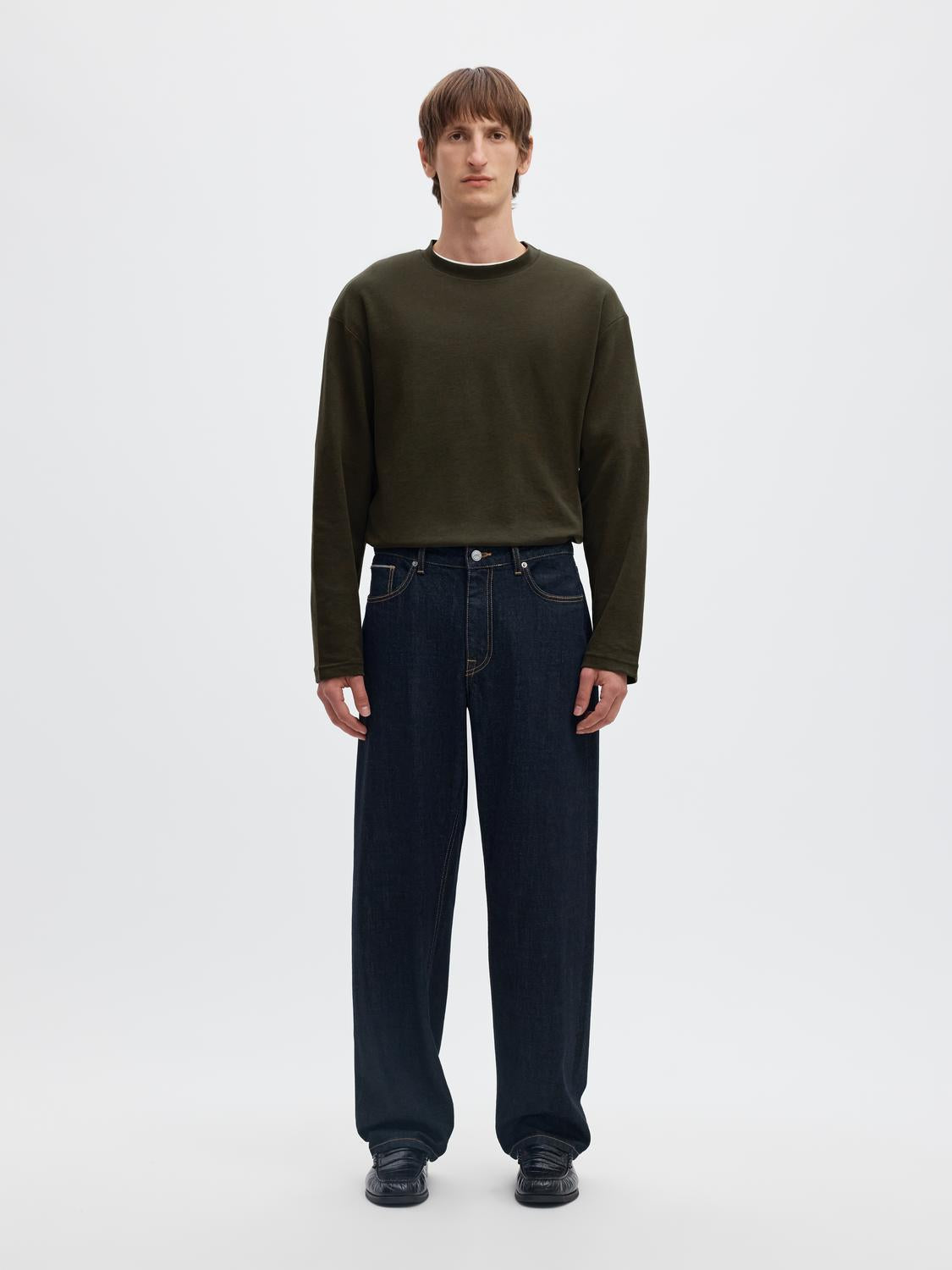 model_shot-front_full