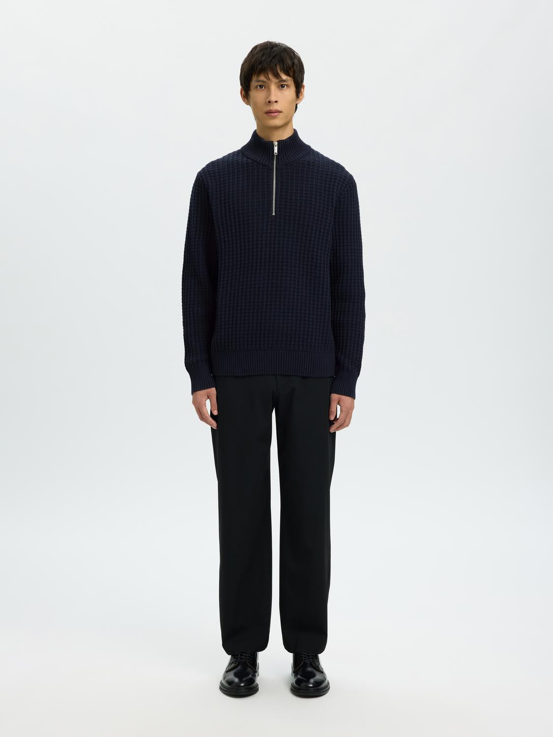 model_shot-front_full