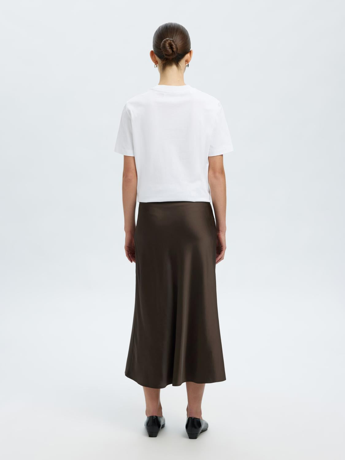 model_shot-back