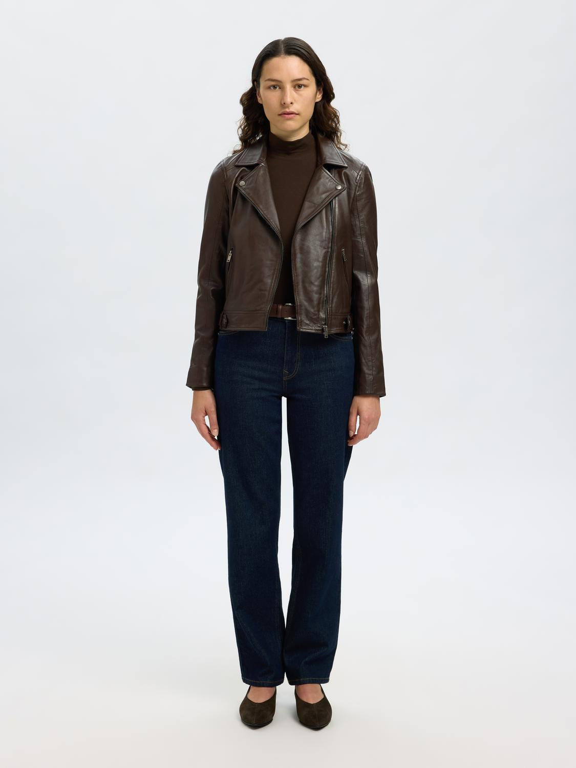 model_shot-front_full