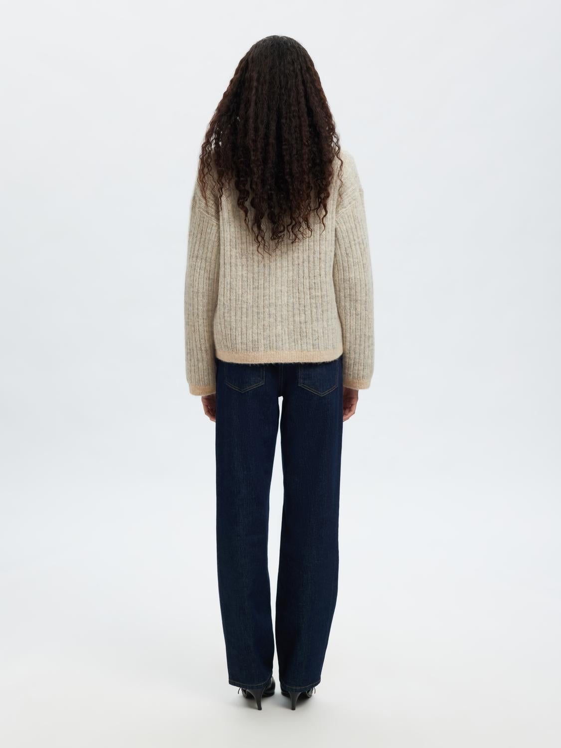model_shot-back