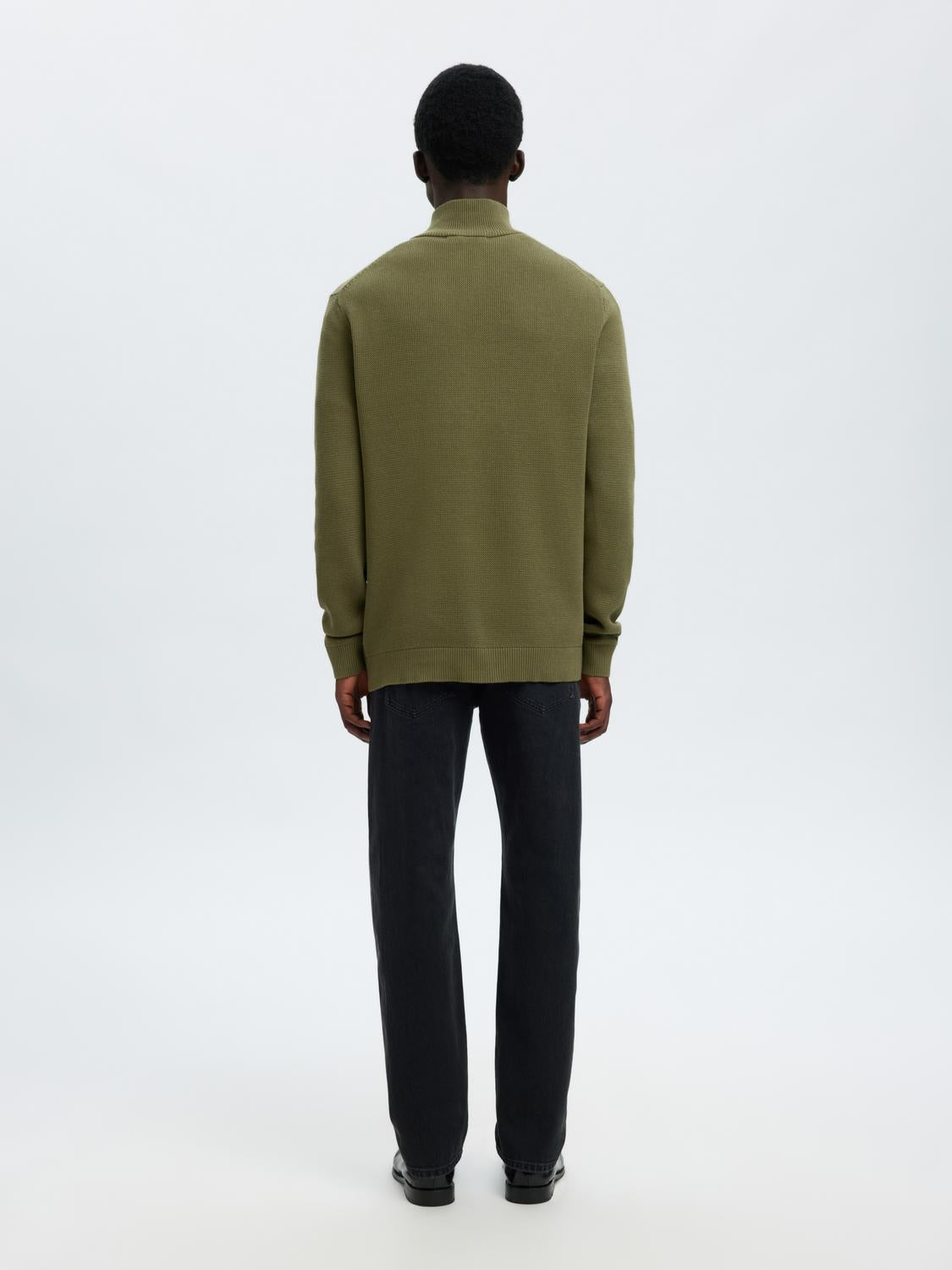 model_shot-back