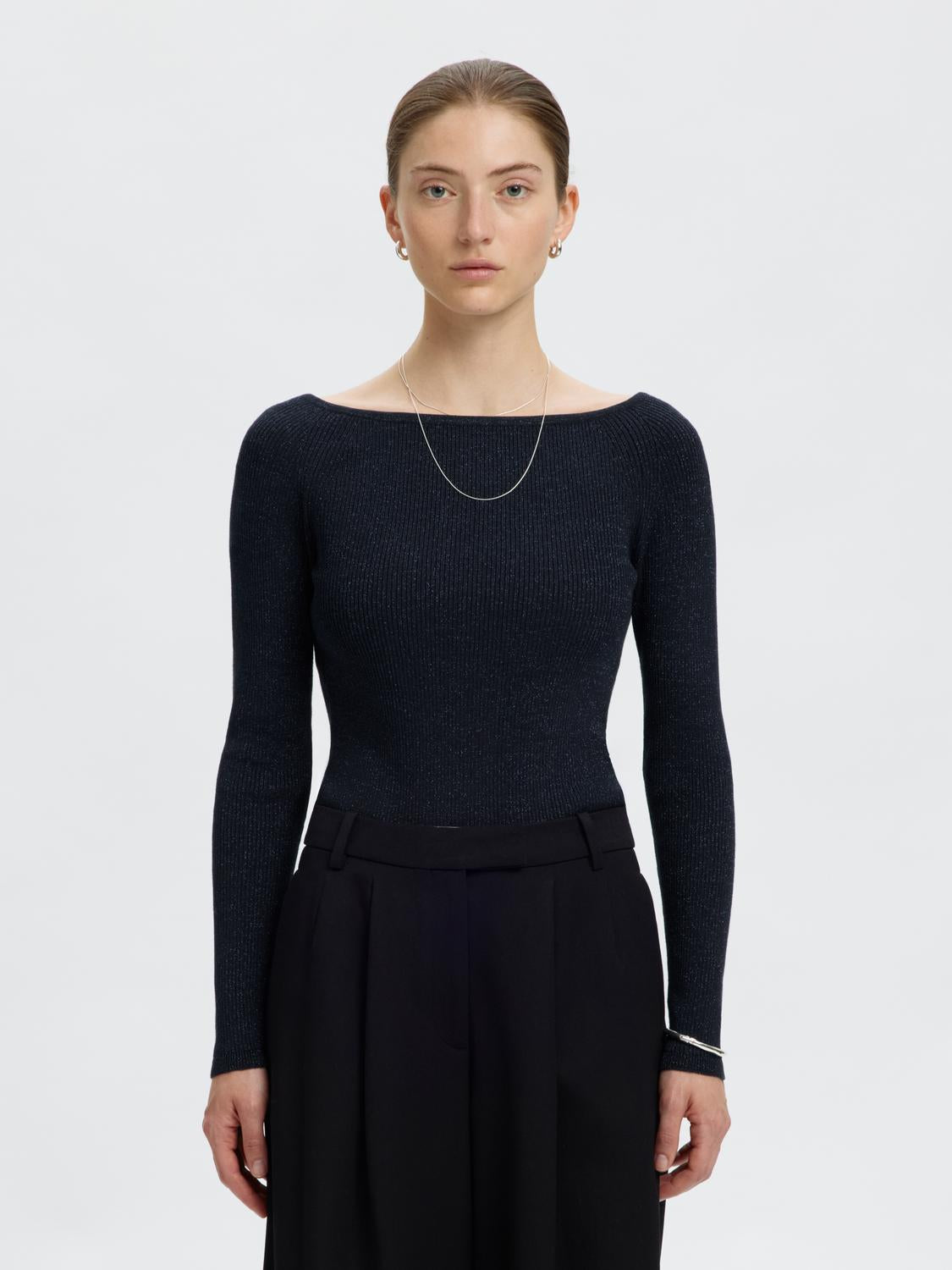 model_shot-front