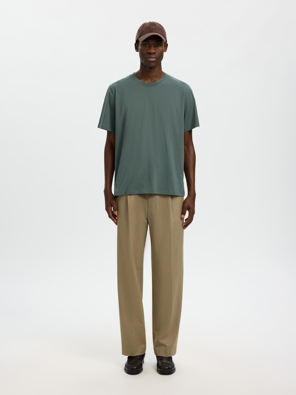 model_shot-front_full