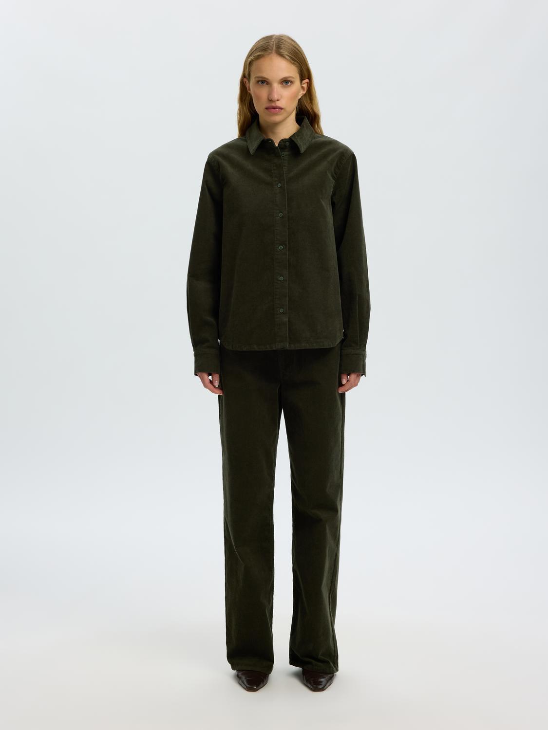 model_shot-front_full