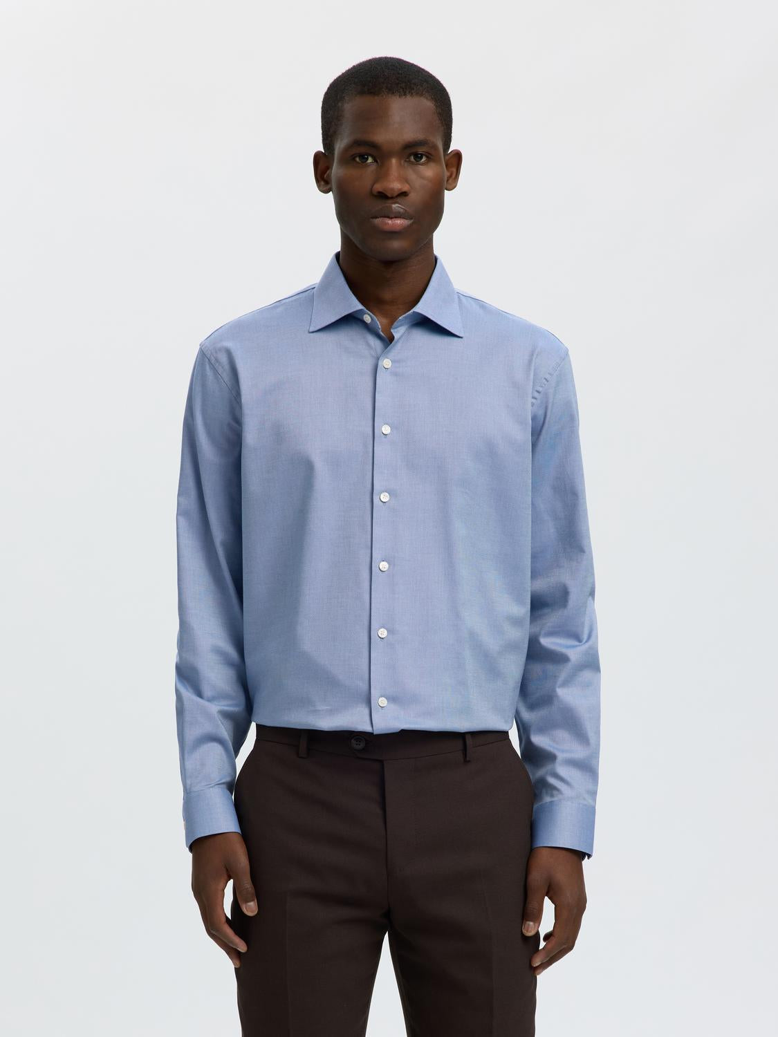 model_shot-front