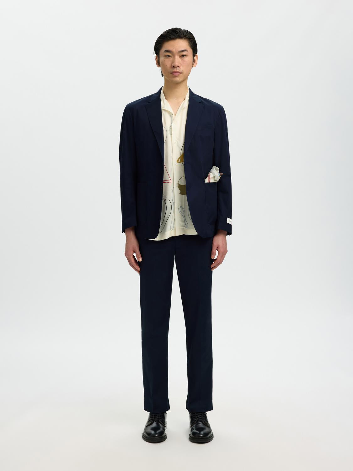 model_shot-front_full