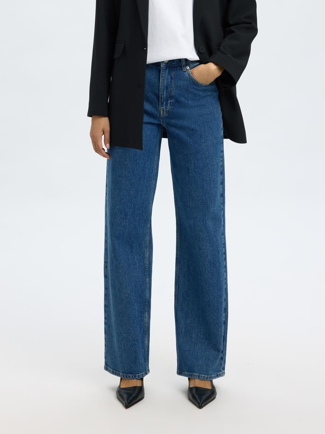 model_shot-front