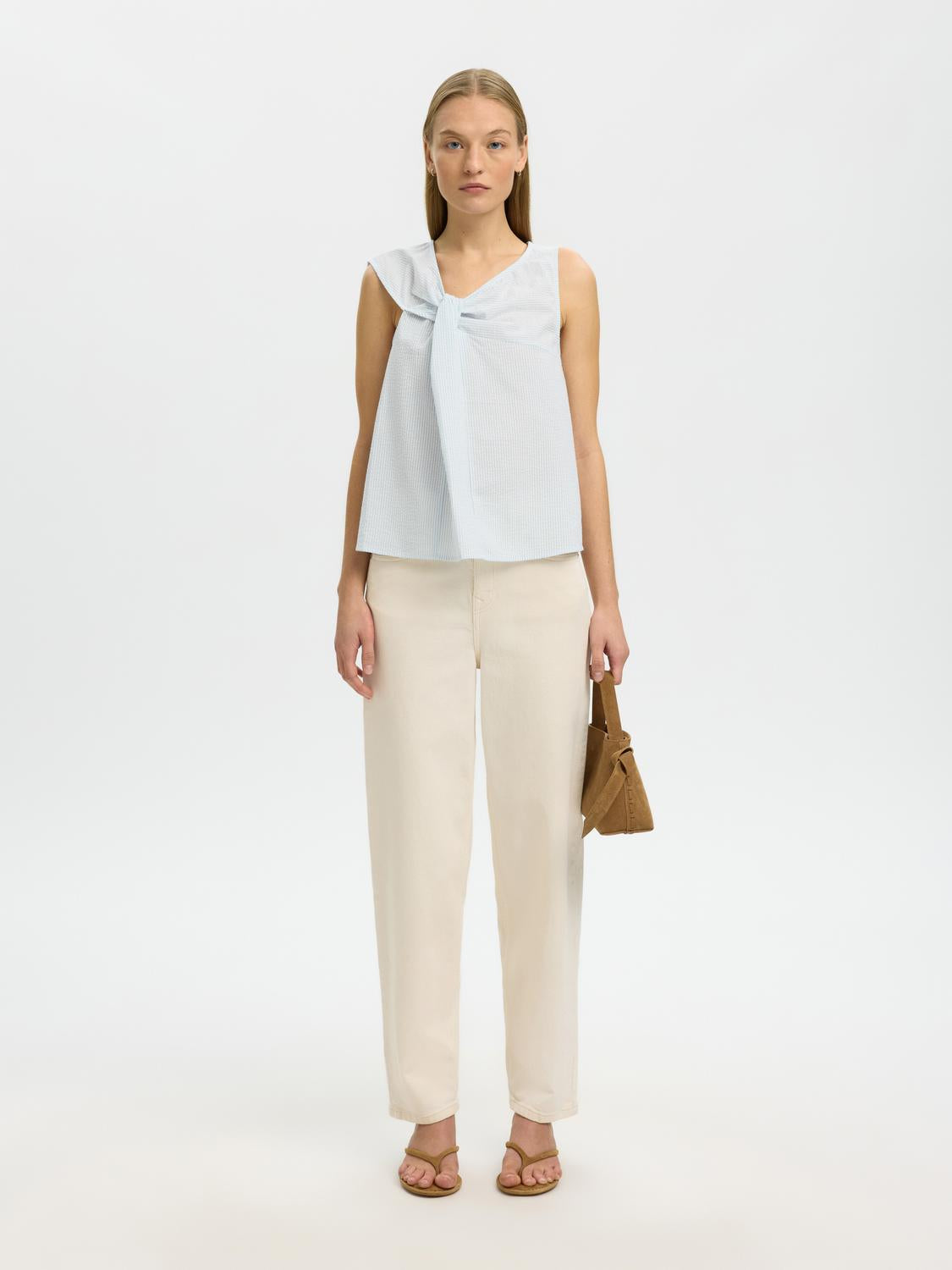 model_shot-front_full