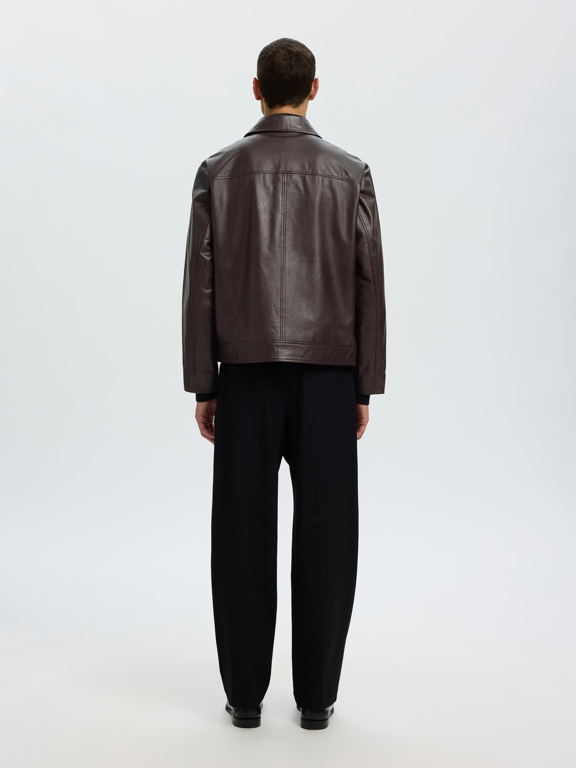 model_shot-back