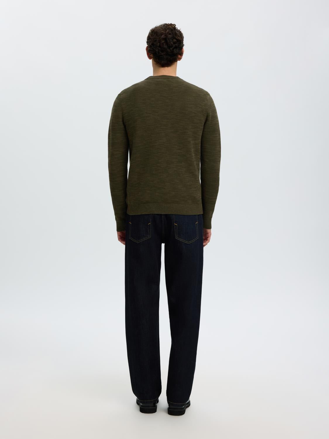 model_shot-back