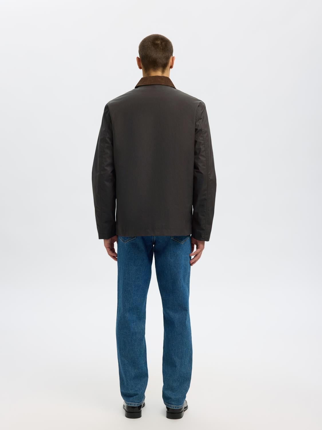 model_shot-back