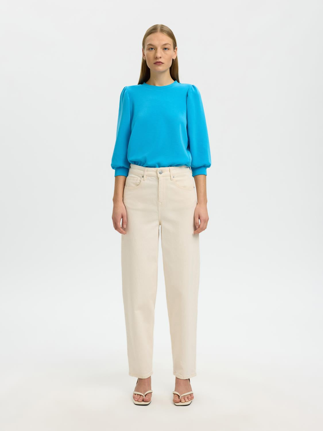 model_shot-front_full