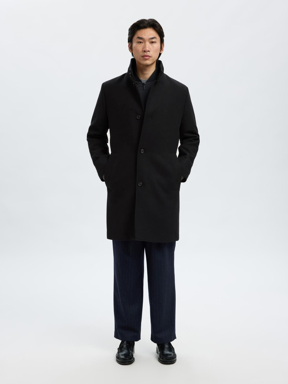 model_shot-front_full