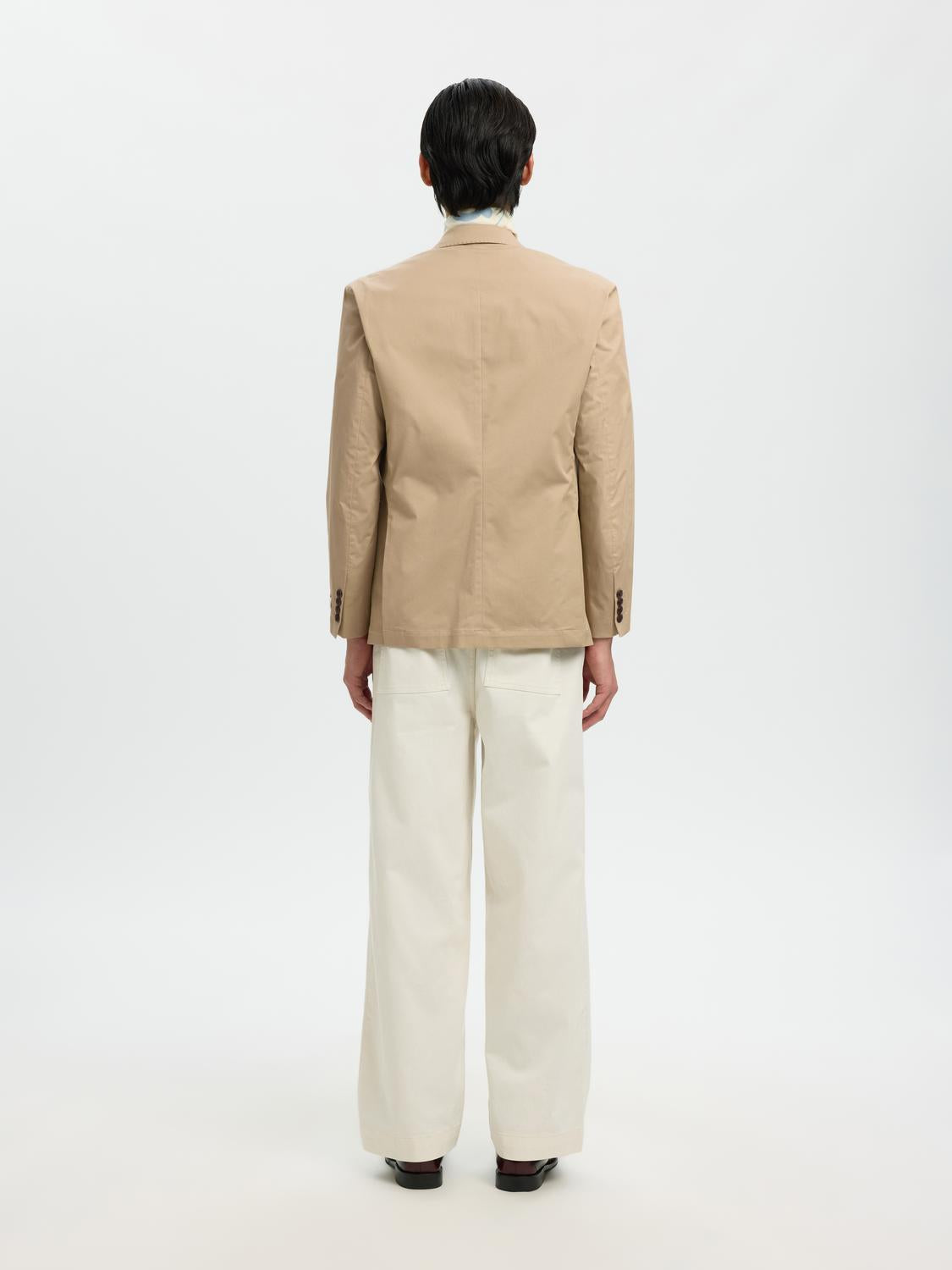 model_shot-back