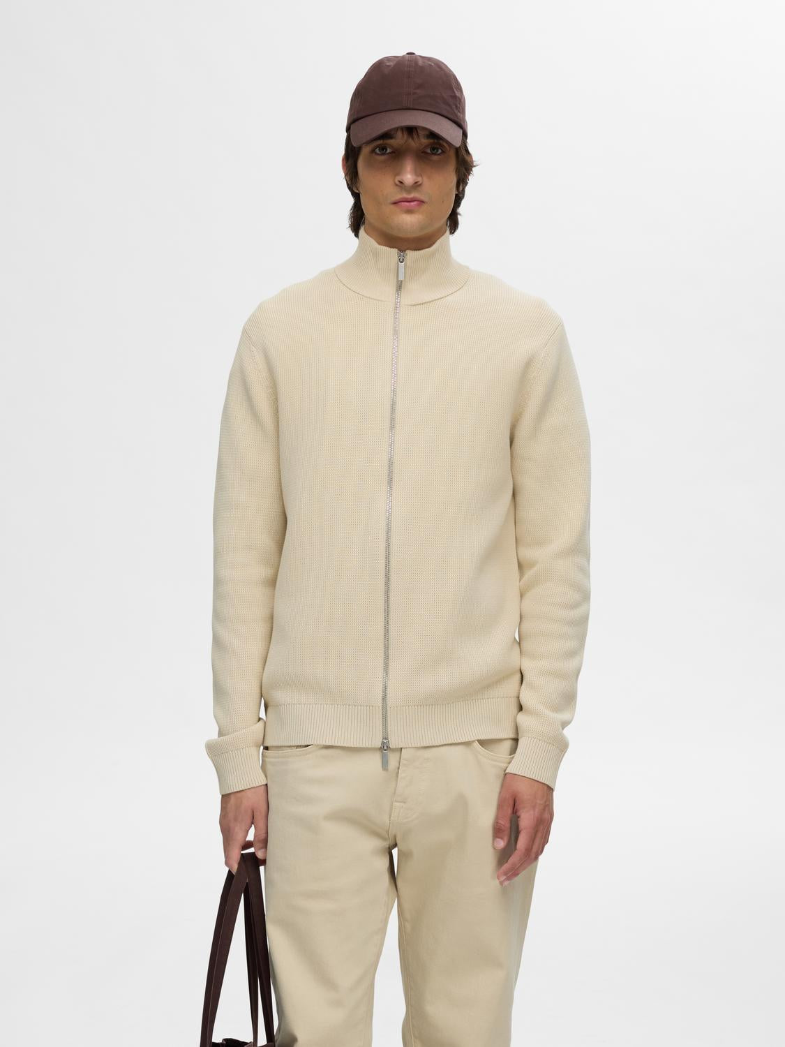 model_shot-front