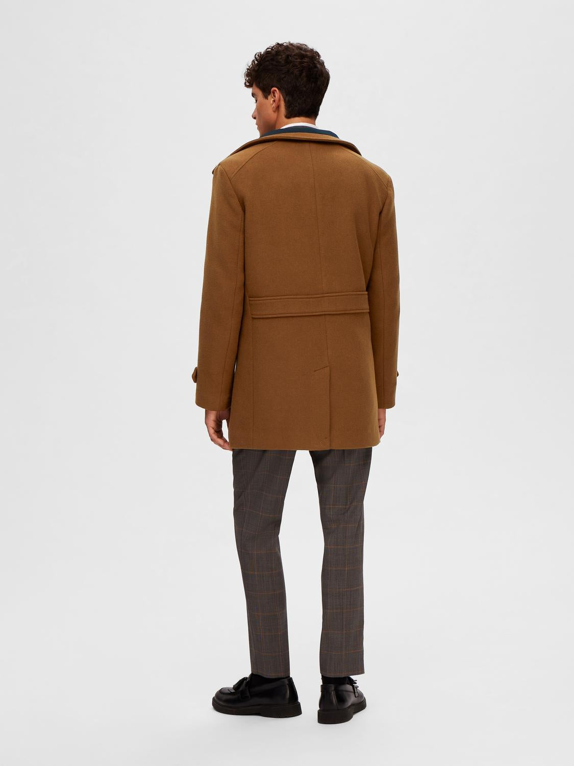 model_shot-back