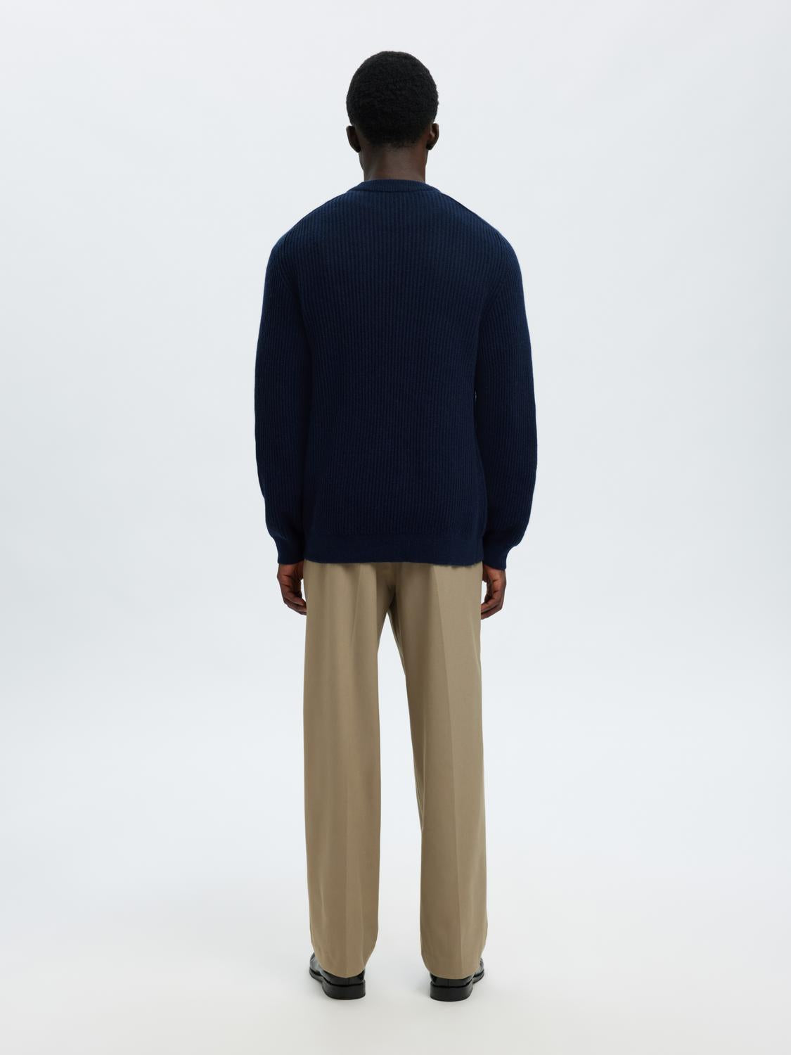 model_shot-back