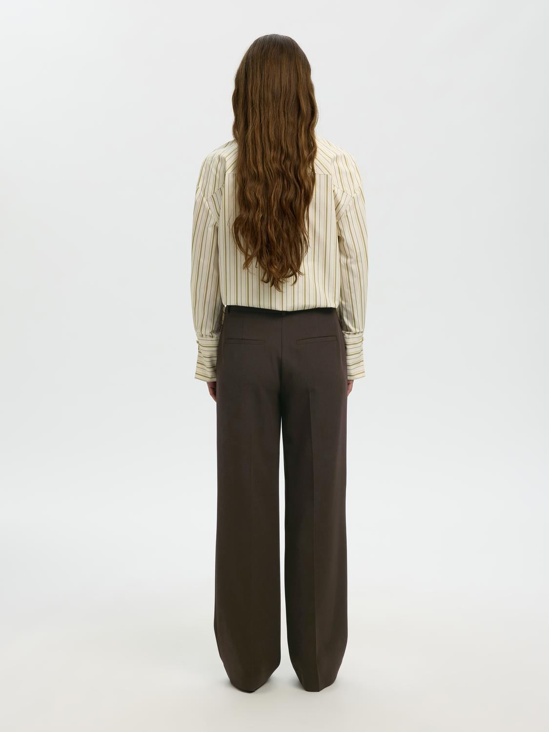model_shot-back