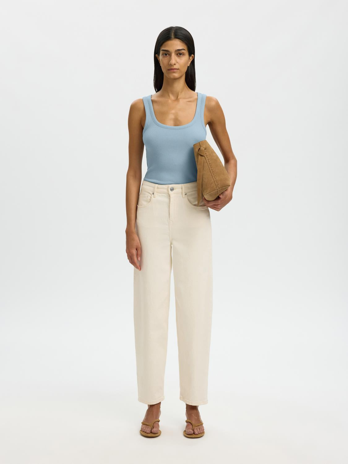 model_shot-front_full