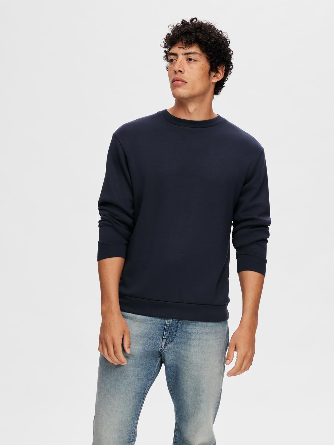 model_shot-front