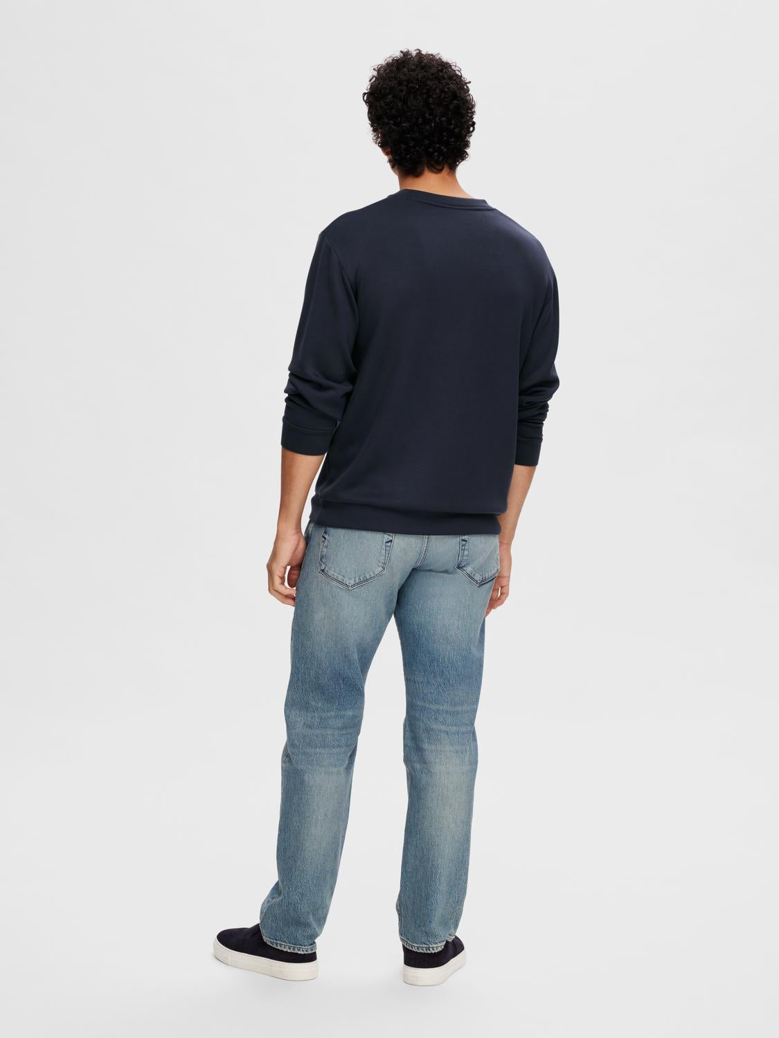 model_shot-back