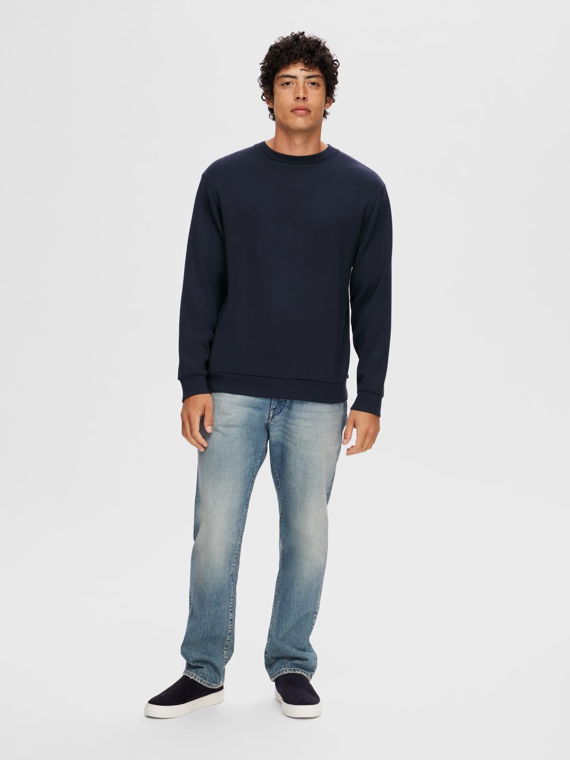 model_shot-front_full