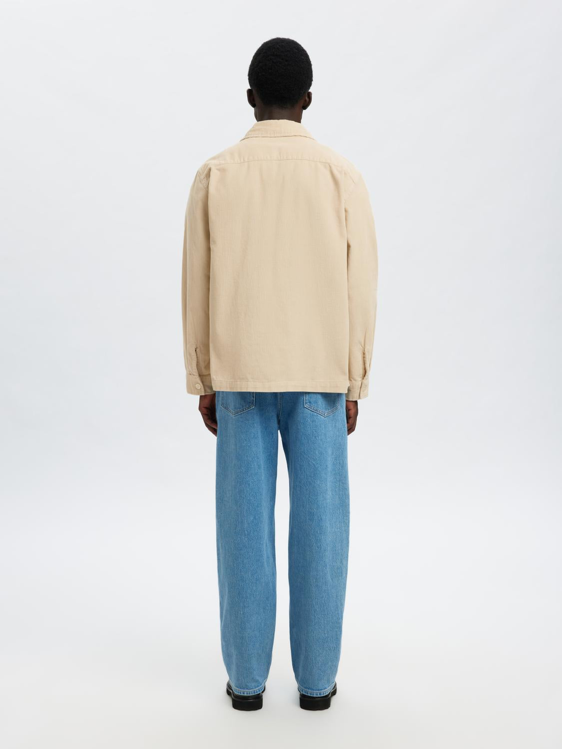 model_shot-back