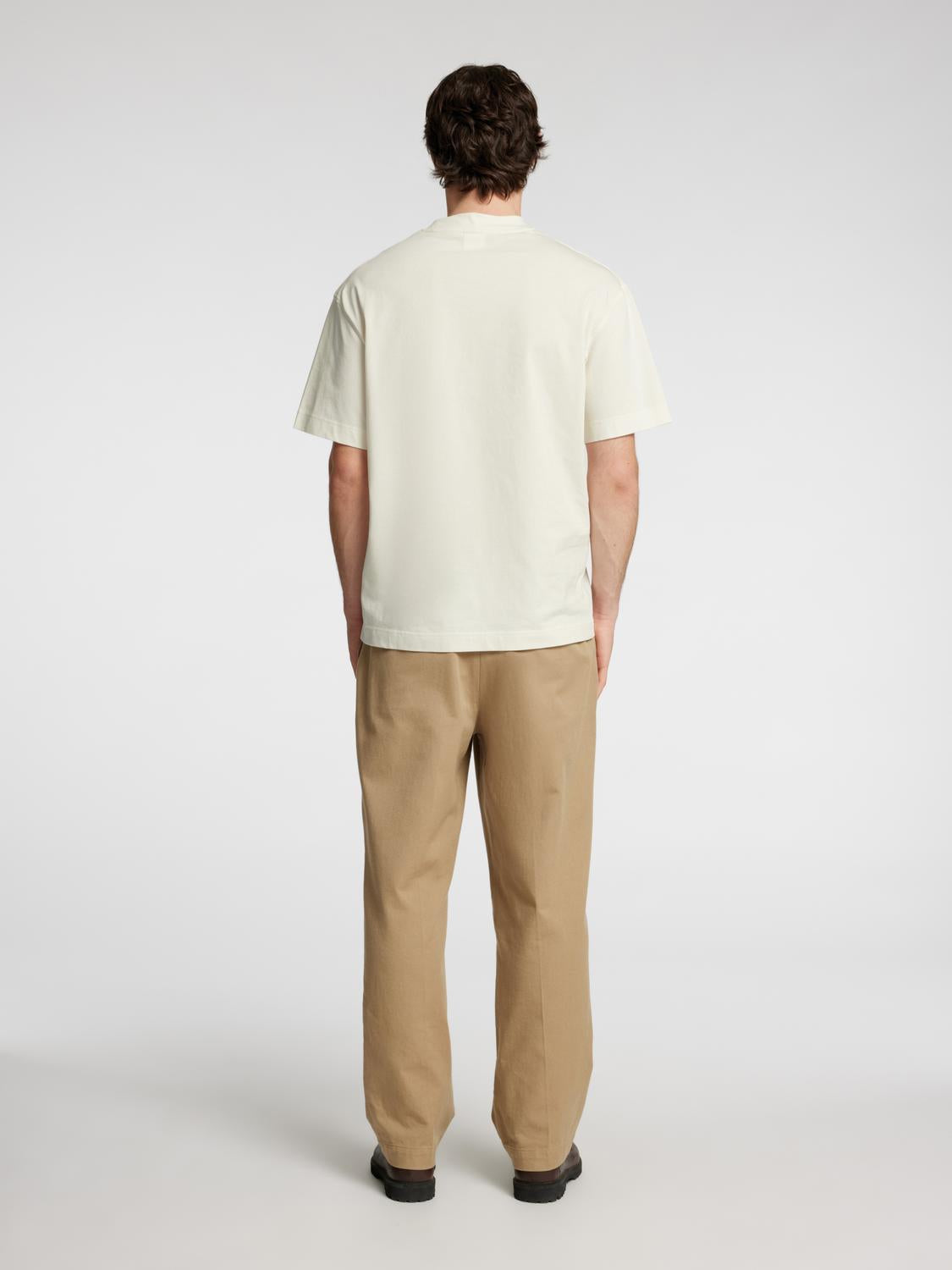 model_shot-back