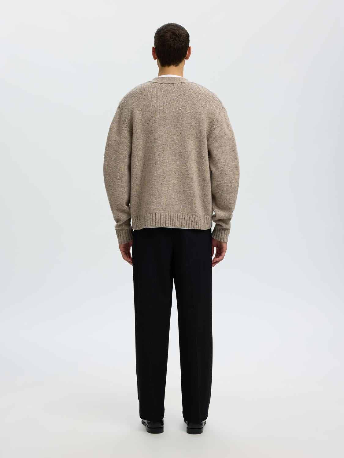 model_shot-back