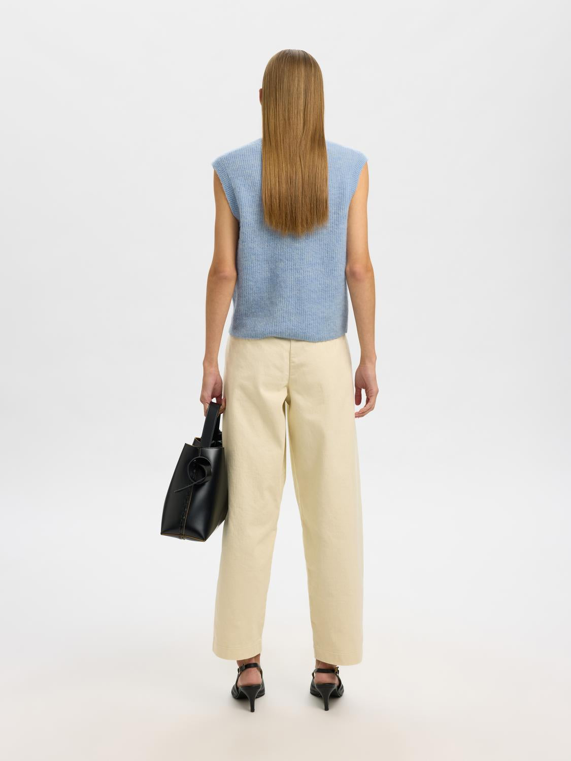 model_shot-back