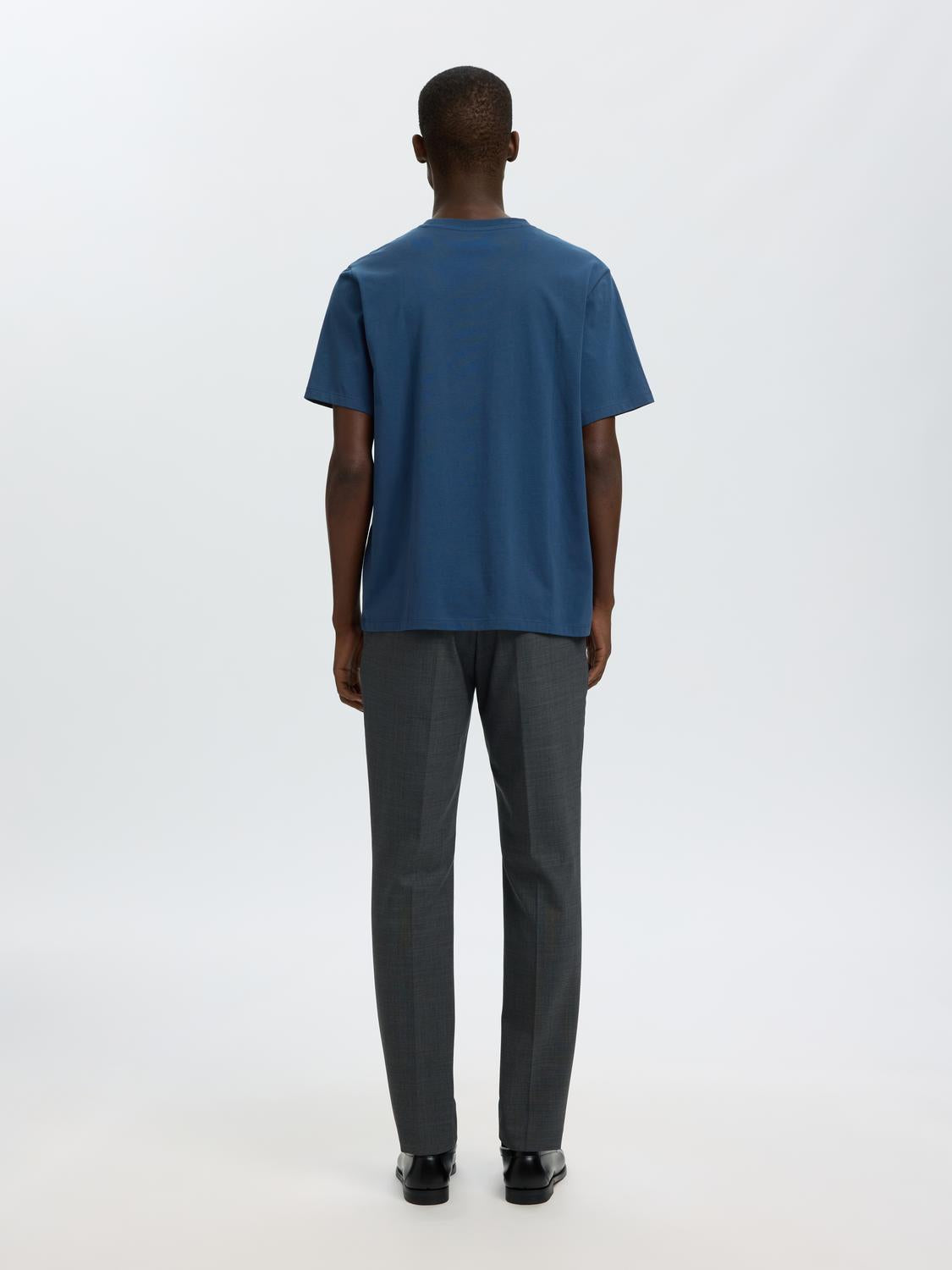 model_shot-back