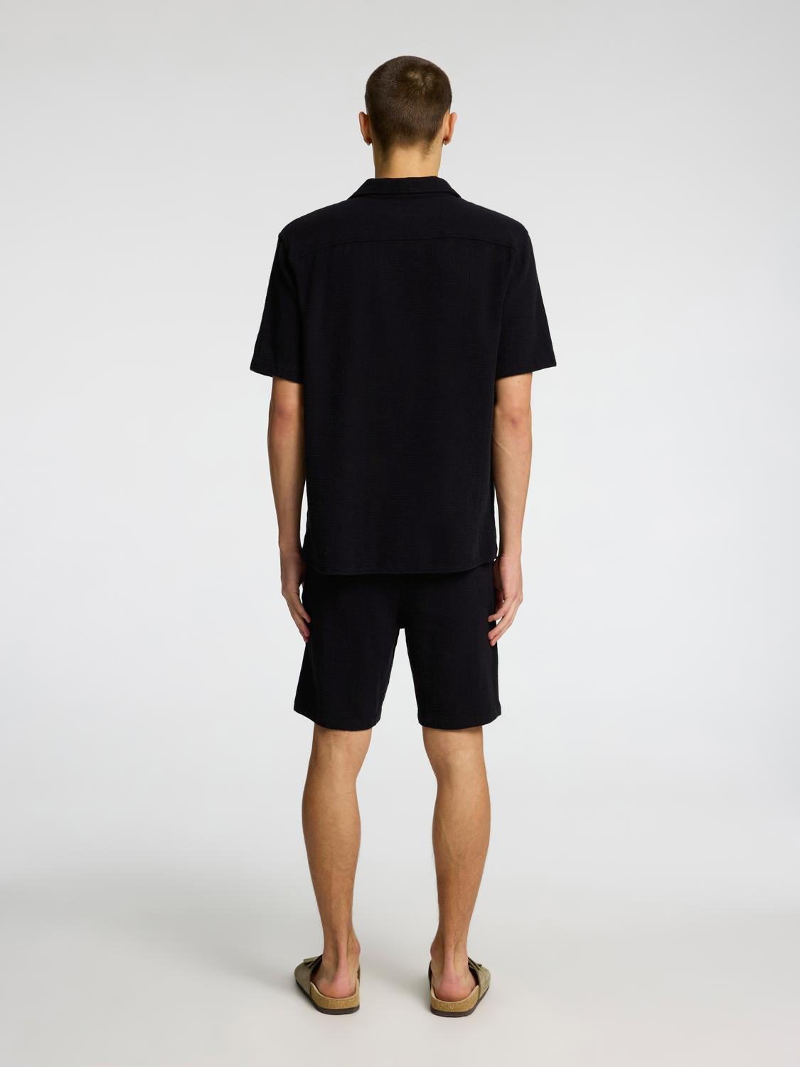 model_shot-back
