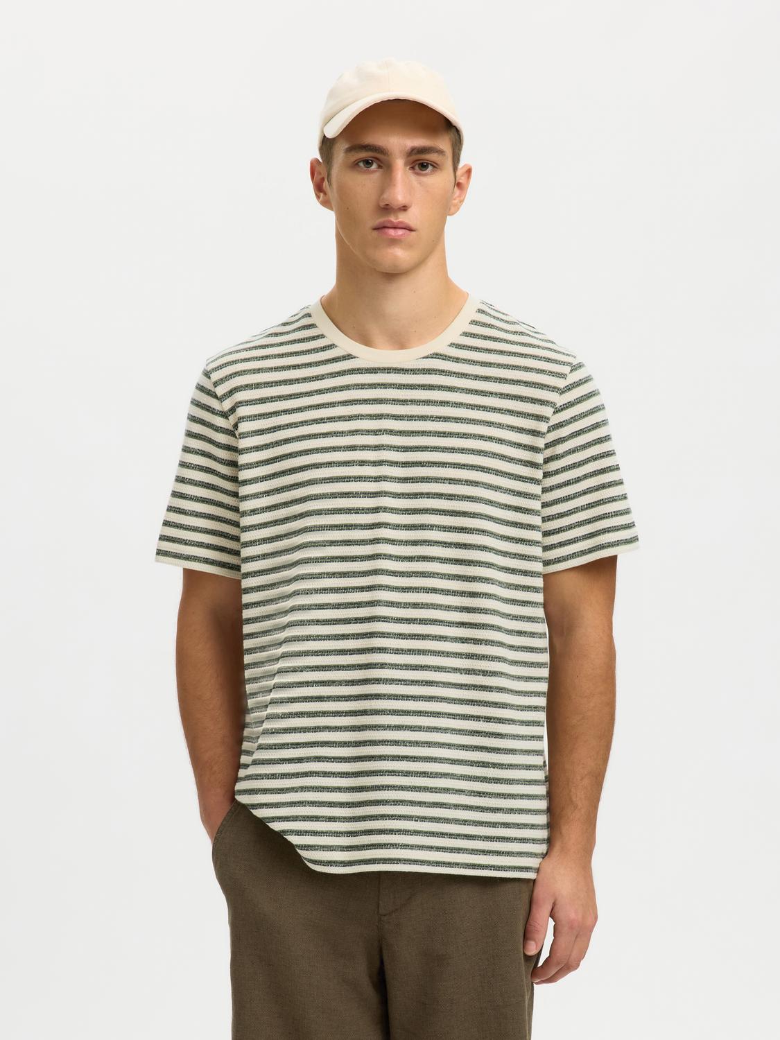 model_shot-front