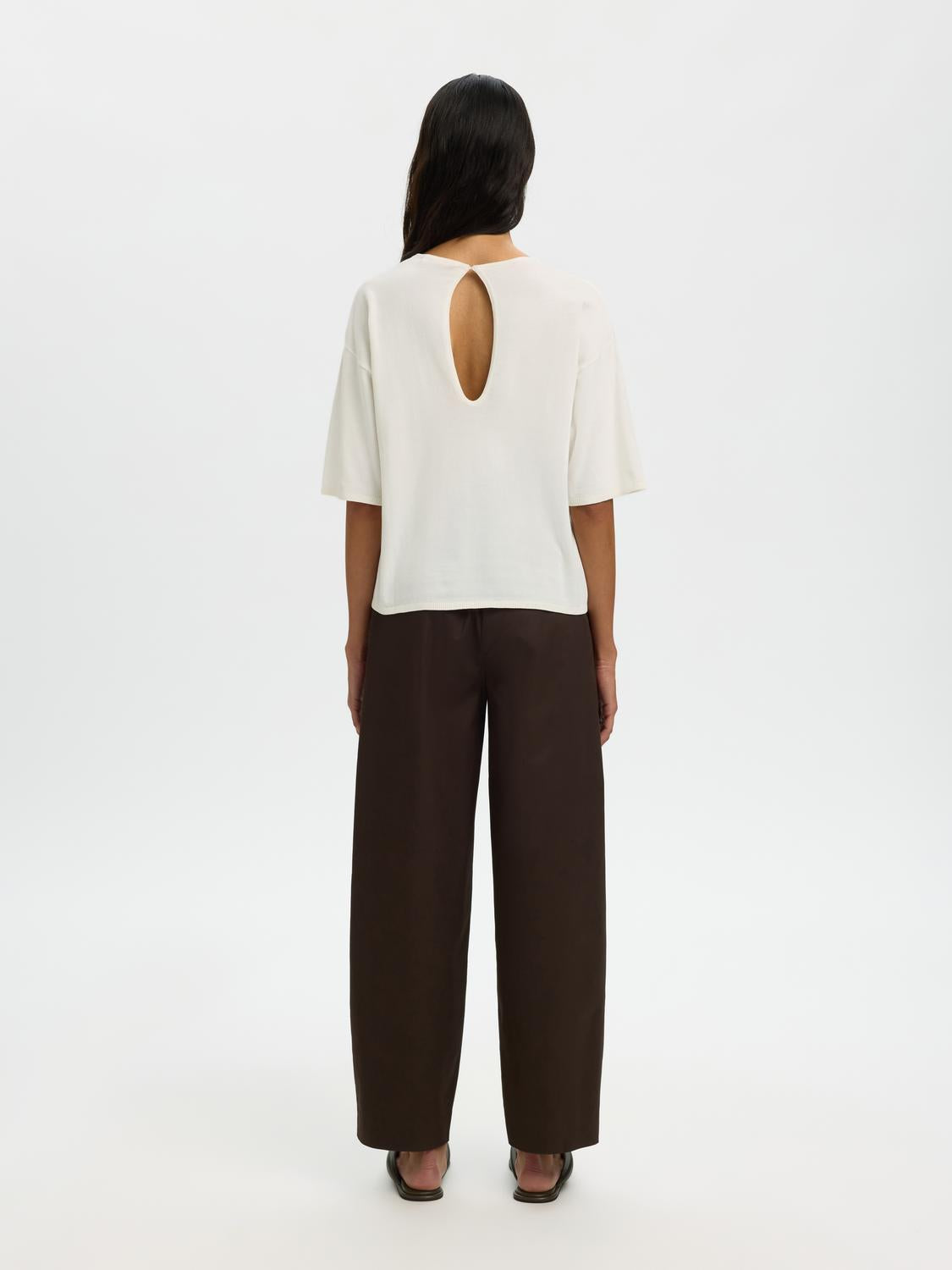 model_shot-back