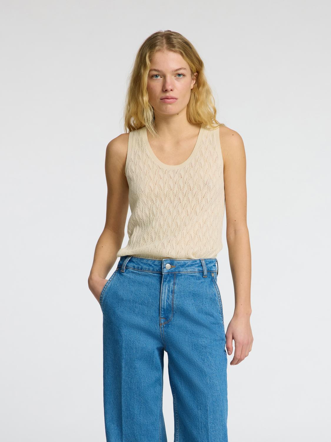 model_shot-front