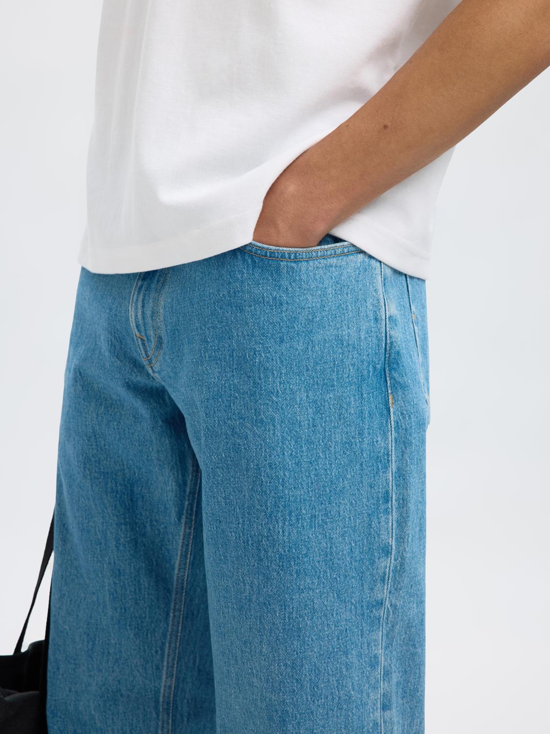 model_shot-detail
